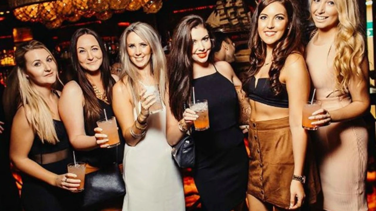 Dubai's Nightlife: The Best Places for After-Work Drinks and Networking