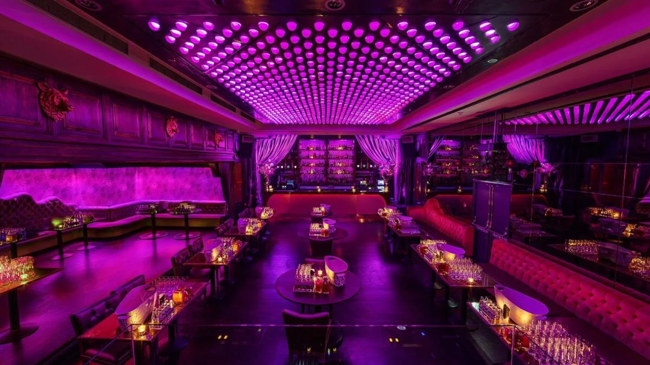 Experience the Magic of Nightlife in Abu Dhabi: From Luxury Clubs to Chill Lounges